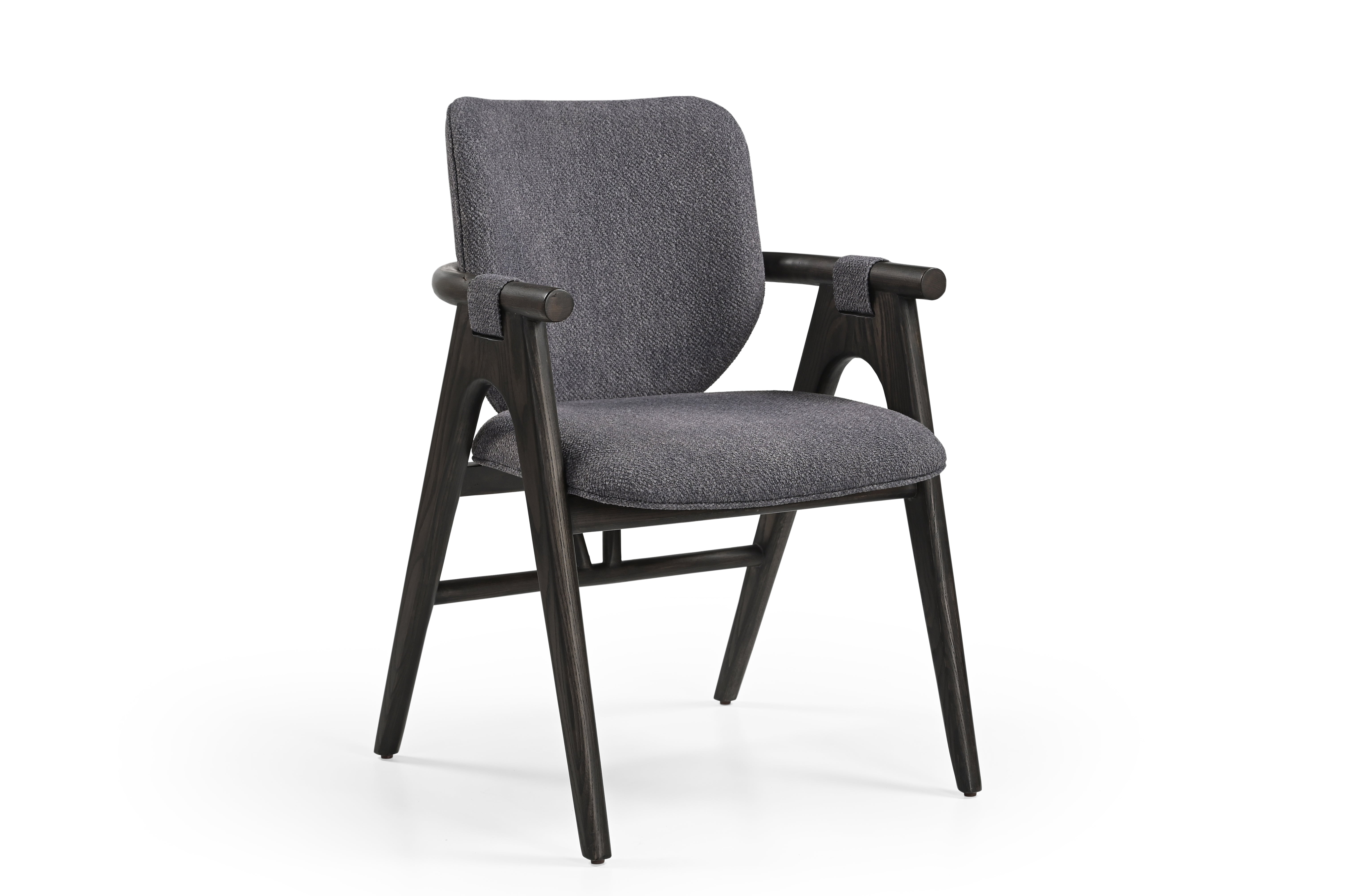 Ezi Chair