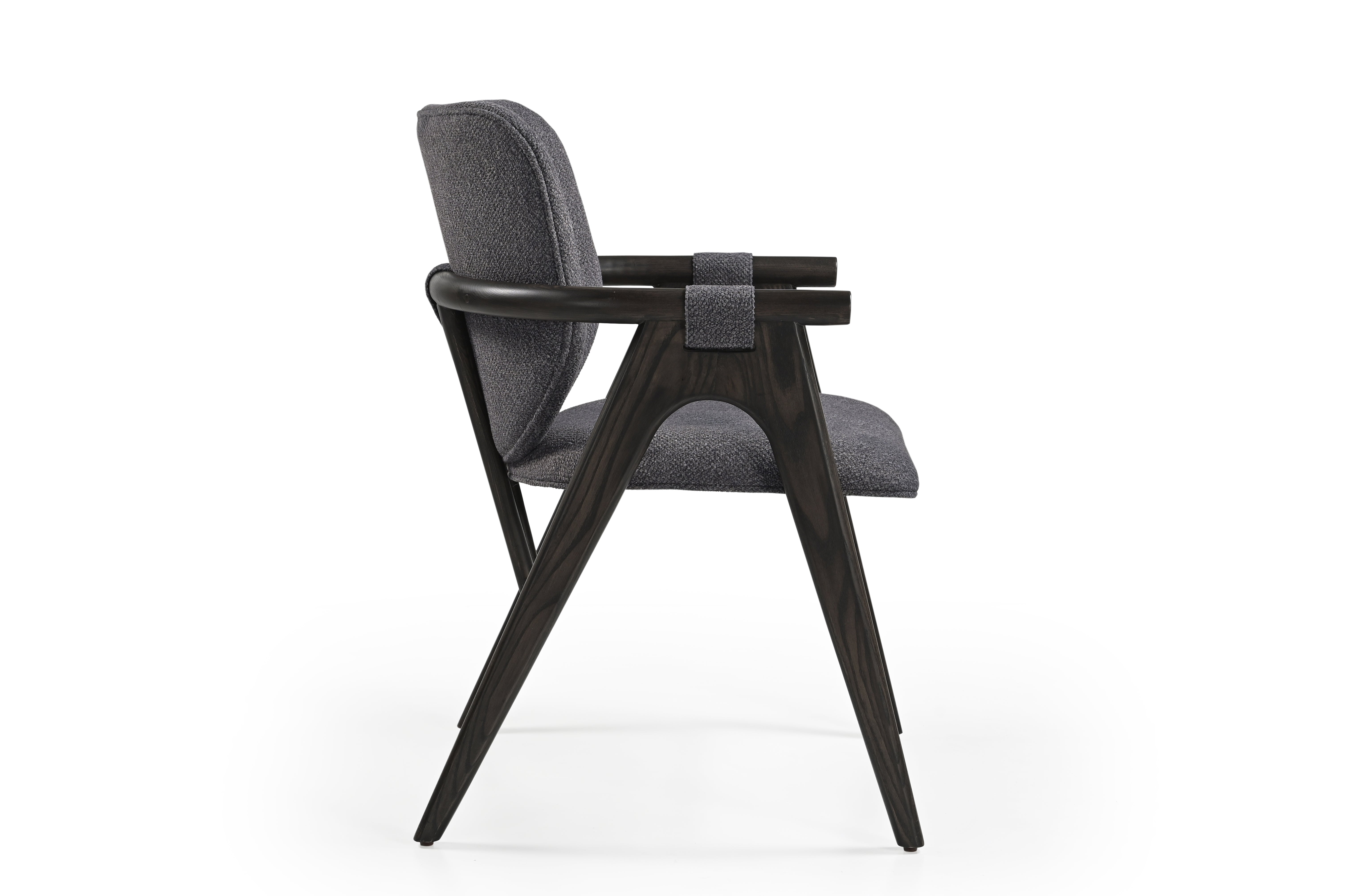 Ezi Chair
